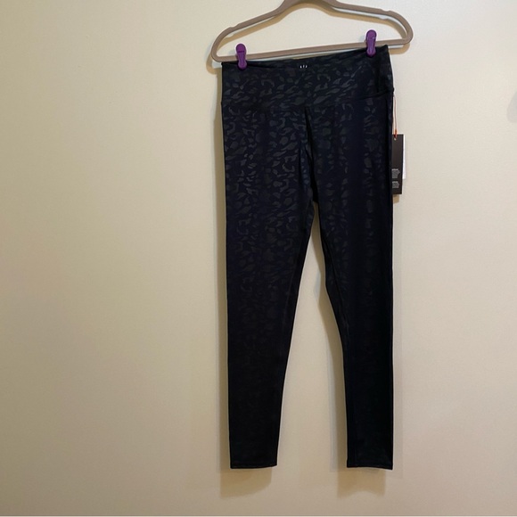 Venor women’s size large black camo leopard print, active full length leggings - Picture 6 of 6